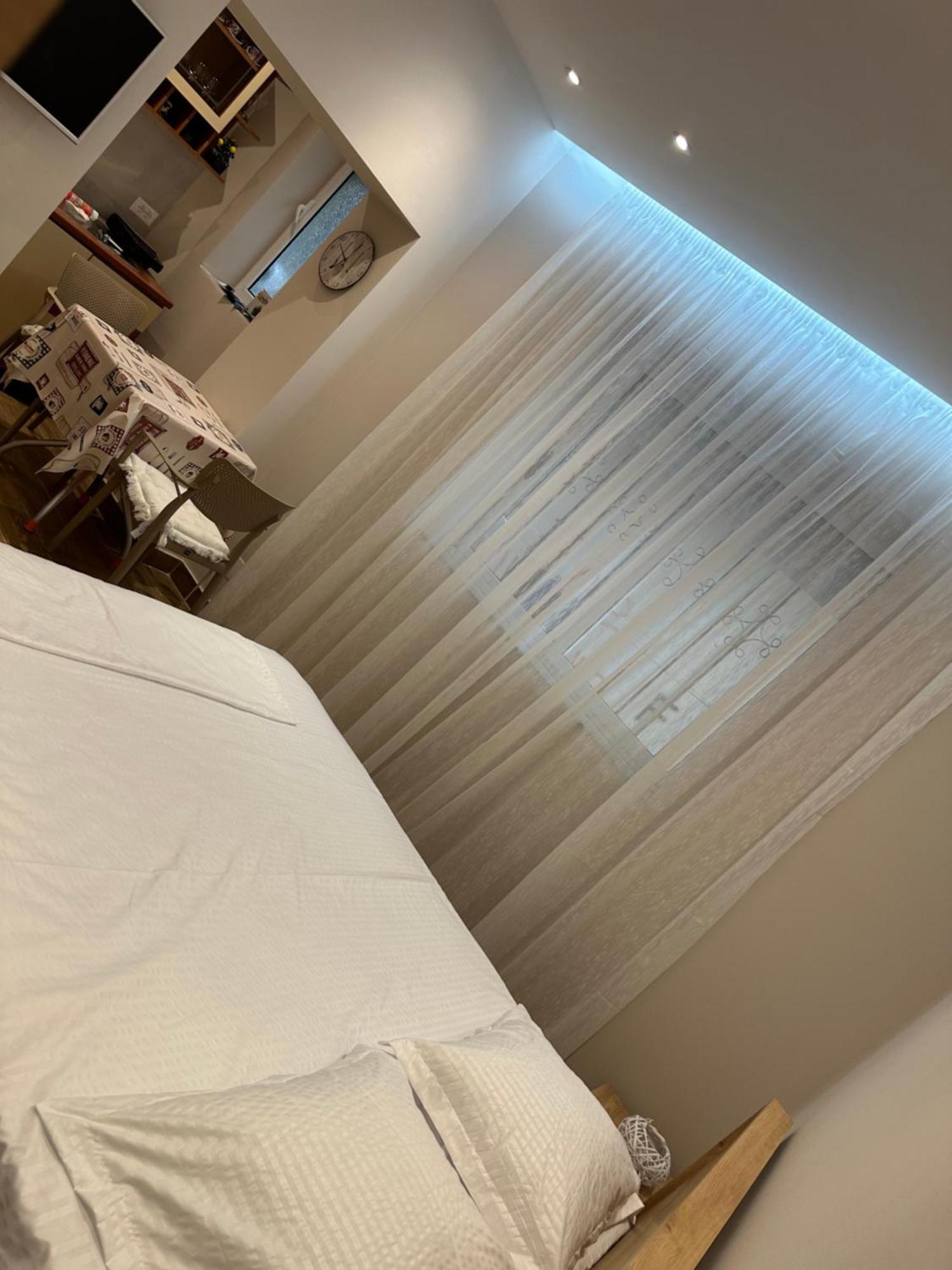 Apartment Tirana Home *